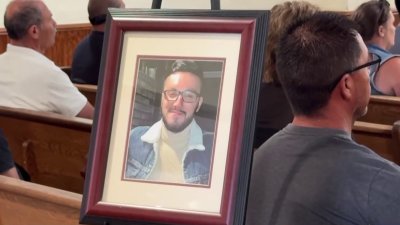 Dan el último adiós al joven que murió cuando viajaba en su moto a ver a su mamá