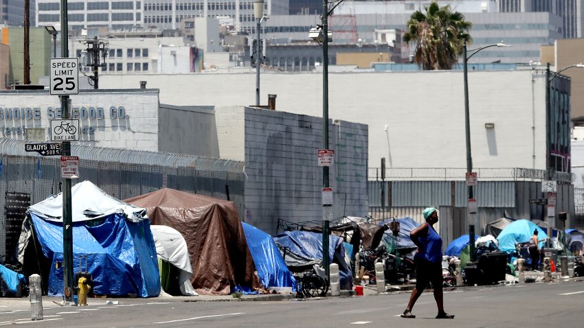 Los Angeles, CA –  Tents that shelter homeless people line the sidewalk along Fifth Street  in downtown Los Angeles. The homelessness population continued to rise dramatically in the last year, increasing by 9% in Los Angeles County and 10% in the city of Los Angeles.  Efforts to house people, which include hundreds of millions of dollars spent on shelter, permanent housing and outreach, have failed to stem the growth of street encampments, as reflected in the annual point-in-time count released Thursday, June 29, 2023, by the Los Angeles Homeless Services Authority. June 29: in Los Angeles on Thursday, June 29, 2023 in Los Angeles, CA. (Luis Sinco / Los Angeles Times via Getty Images)