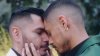 Indocumentado graduado de Harvard regresa voluntariamente a México con su esposo ciudadano de EEUU