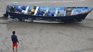 El bote recuperado en la playa Torrey Pines en San Diego, California, el 5 de mayo del 2025.