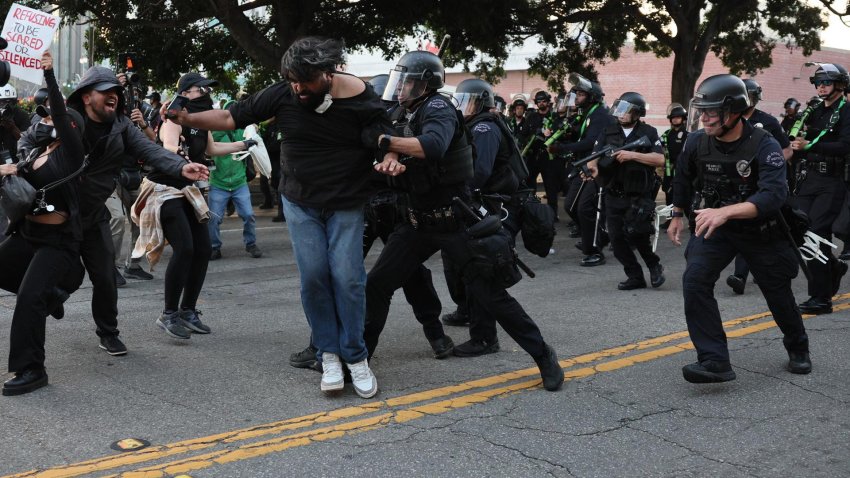 La amenaza de más efectivos no acalla las protestas en Los Ángeles