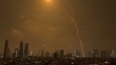 Irán lanza misiles de represalia contra Israel