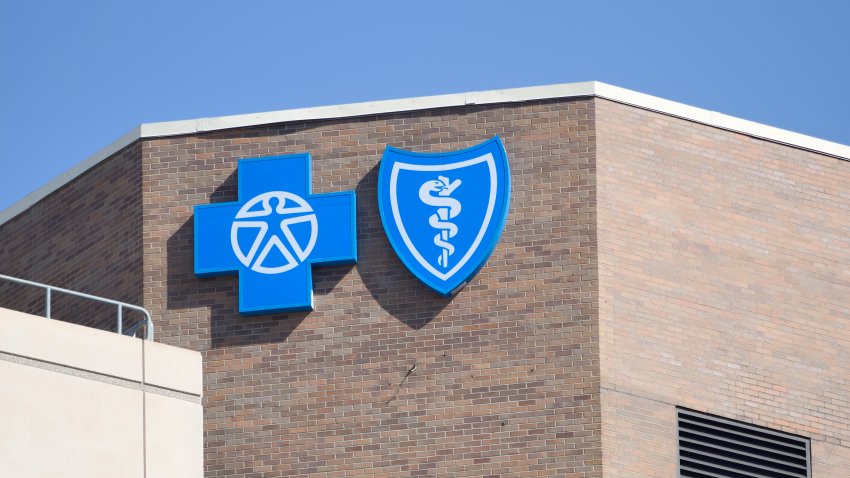Foto de edificio con el logo de Blue Cross Blue Shield